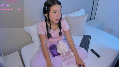 Snapshot of rubby_grundy chatting on 27, 5, 2026 R U B B Y online show from 27, 5, 2026