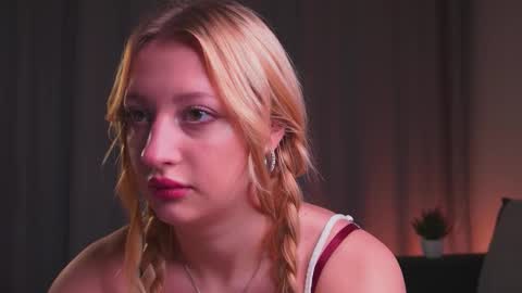 Mila online show from 3, 10, 2025