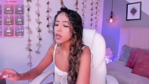 Snapshot of rue_zue chatting on 25, 4, 2026 rue_zue online show from 25, 4, 2026