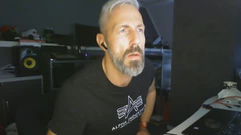 Snapshot of ruffi77 chatting on 7, 1, 2025 Chico que rico Caliente online show from 7, 1, 2025