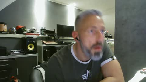 Snapshot of ruffi77 chatting on 24, 1, 2025 Chico que rico Caliente online show from 24, 1, 2025