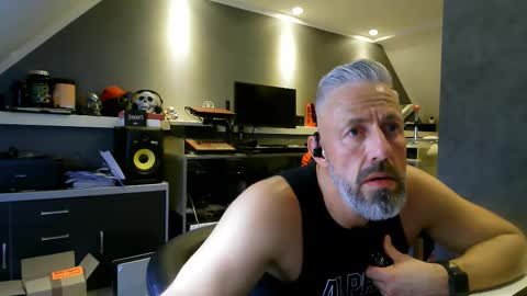 Snapshot of ruffi77 chatting on 12, 9, 2025 Chico que rico Caliente online show from 12, 9, 2025