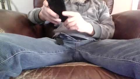 Snapshot of runningaround60 chatting on 4, 2, 2025 runningaround60 online show from 4, 2, 2025