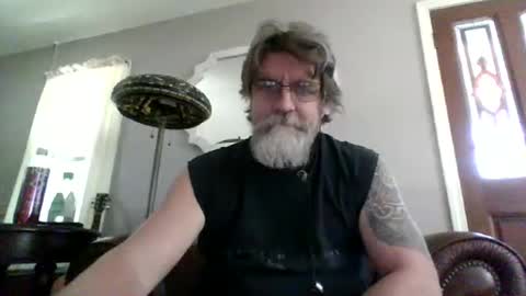 Snapshot of runningaround60 chatting on 15, 9, 2025 runningaround60 online show from 15, 9, 2025