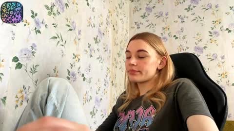 Snapshot of rusmedium chatting on 10, 6, 2026 Lisa and Vlad online show from 10, 6, 2026