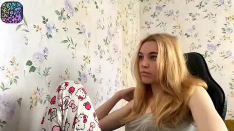 Snapshot of rusmedium chatting on 12, 6, 2026 Lisa and Vlad online show from 12, 6, 2026