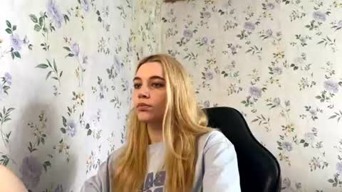 Snapshot of rusmedium chatting on 28, 6, 2026 Lisa and Vlad online show from 28, 6, 2026
