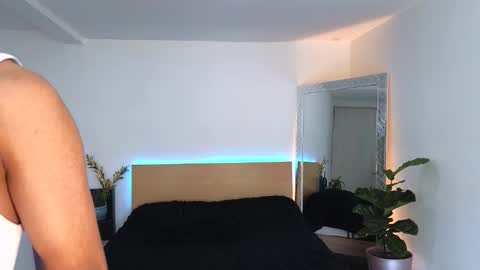 Snapshot of russell_adams_ chatting on 15, 9, 2025 R U S S E L L online show from 15, 9, 2025