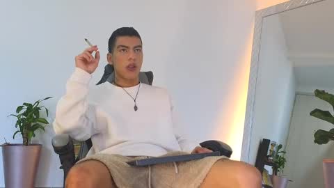 Snapshot of russell_adams_ chatting on 5, 10, 2025 R U S S E L L online show from 5, 10, 2025