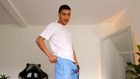 Snapshot of russell_adams_ chatting on 11, 10, 2025 R U S S E L L online show from 11, 10, 2025