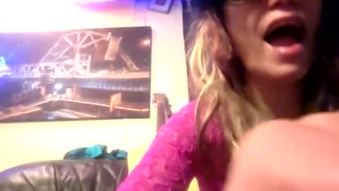 ryliemackenzie93 online show from 25, 3, 2026