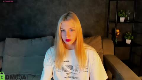 Snapshot of sabrina_moun chatting on 18, 10, 2025 sabrina_moun online show from 18, 10, 2025