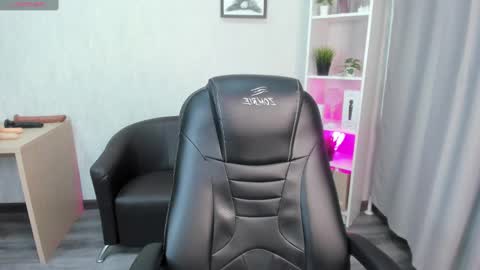 GMT7TueWedThuFriSatSun 0100am-0700am online show from 23, 2, 2025