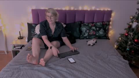 Sabrina MacMarren online show from 19, 12, 2024