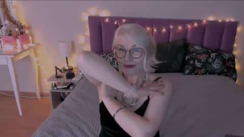 Sabrina MacMarren online show from 24, 12, 2024