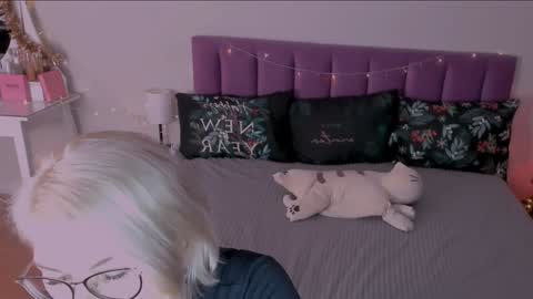 Sabrina MacMarren online show from 28, 12, 2024