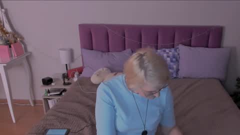Sabrina MacMarren online show from 15, 1, 2025