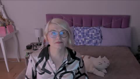 Sabrina MacMarren online show from 16, 1, 2025
