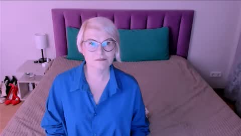 Sabrina MacMarren online show from 16, 9, 2025