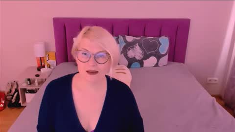 Sabrina MacMarren online show from 13, 10, 2025