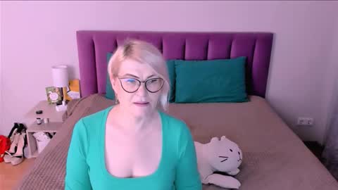 Sabrina MacMarren online show from 9, 11, 2025