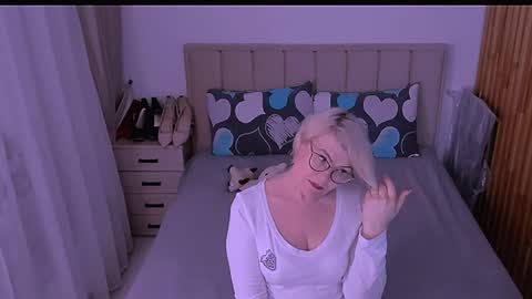 Sabrina MacMarren online show from 8, 5, 2026
