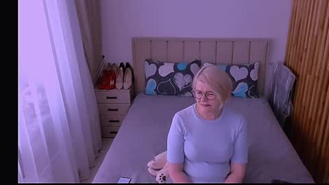 Sabrina MacMarren online show from 11, 5, 2026