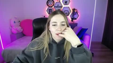 Sabrina Violet online show from 4, 4, 2026