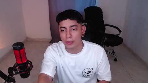 Snapshot of saenz_hotx chatting on 8, 3, 2025 saenz_hotx online show from 8, 3, 2025