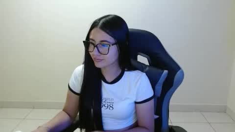 Snapshot of sahaliefox_ chatting on 9, 3, 2026 Sahaliefox online show from 9, 3, 2026