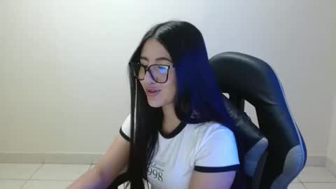 Snapshot of sahaliefox_ chatting on 15, 4, 2026 Sahaliefox online show from 15, 4, 2026