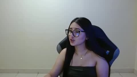 Snapshot of sahaliefox_ chatting on 4, 5, 2026 Sahaliefox online show from 4, 5, 2026