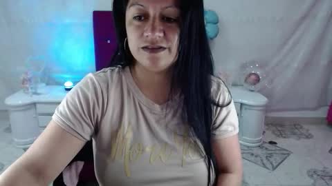 Snapshot of saharajonson chatting on 12, 11, 2025 saharajonson online show from 12, 11, 2025