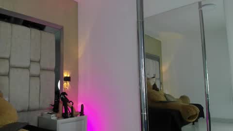 Snapshot of saharakross chatting on 15, 3, 2026 Sahara online show from 15, 3, 2026