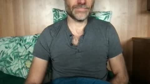 Snapshot of saint009 chatting on 15, 10, 2025 saint009 online show from 15, 10, 2025