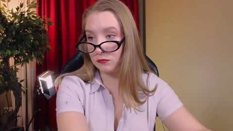 Snapshot of saint__vicious chatting on 4, 12, 2025 saint__vicious online show from 4, 12, 2025