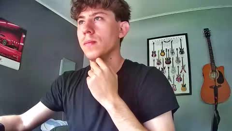 Snapshot of saint_nott chatting on 16, 11, 2025 saint_nott online show from 16, 11, 2025