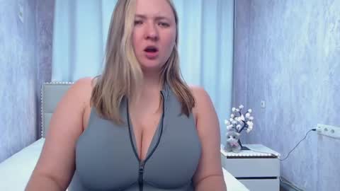 Snapshot of sallyverda chatting on 25, 5, 2026 Sally online show from 25, 5, 2026