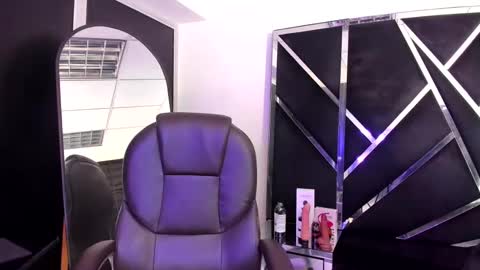 salmaportman_ online show from 21, 10, 2025