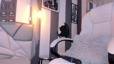 Snapshot of salome__evans chatting on 4, 12, 2024 salome__evans online show from 4, 12, 2024
