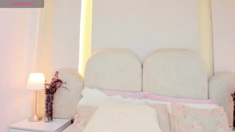Snapshot of salomebell chatting on 27, 9, 2025   online show from 27, 9, 2025