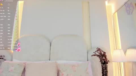 Snapshot of salomebell chatting on 16, 10, 2025   online show from 16, 10, 2025