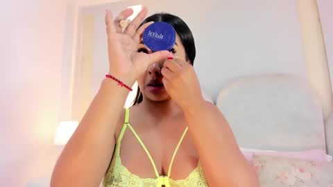 Snapshot of salomebell chatting on 17, 10, 2025   online show from 17, 10, 2025