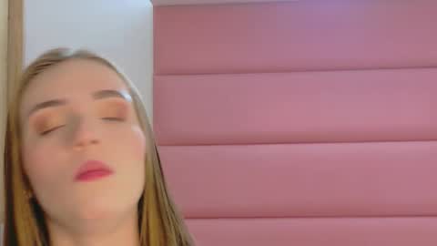 Snapshot of sam_and_lisa_ chatting on 11, 11, 2025 sam_and_lisa_ online show from 11, 11, 2025