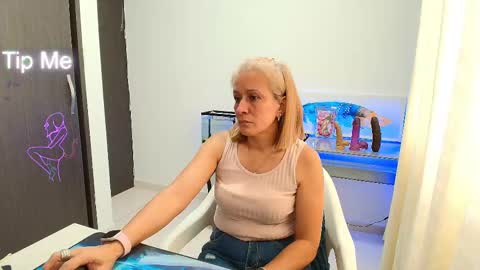 Snapshot of samanta_stone69 chatting on 23, 9, 2025 Samanta Stone online show from 23, 9, 2025