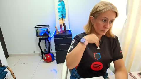 Snapshot of samanta_stone69 chatting on 21, 10, 2025 Samanta Stone online show from 21, 10, 2025