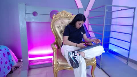 Snapshot of samantha_clea chatting on 8, 1, 2025 Aiko Samantha online show from 8, 1, 2025
