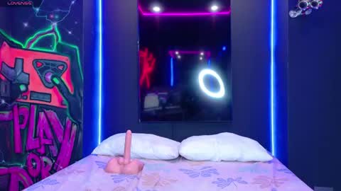 Samantha Decker online show from 27, 5, 2026