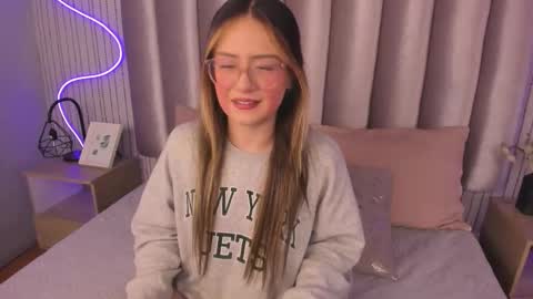 Snapshot of samanthapeachs chatting on 28, 10, 2025 Alejandra online show from 28, 10, 2025