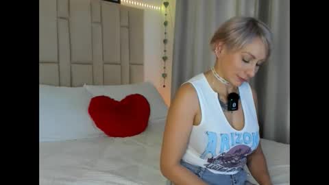 Samixmami online show from 7, 3, 2025